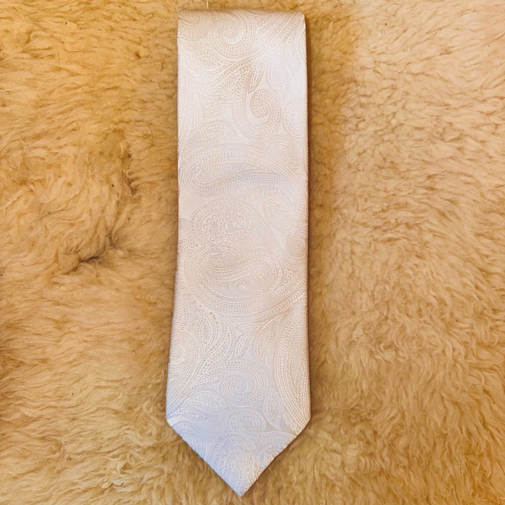 NWOT Men’s Donald J Trump White Paisley Print 100% Silk Handmade Neck Tie